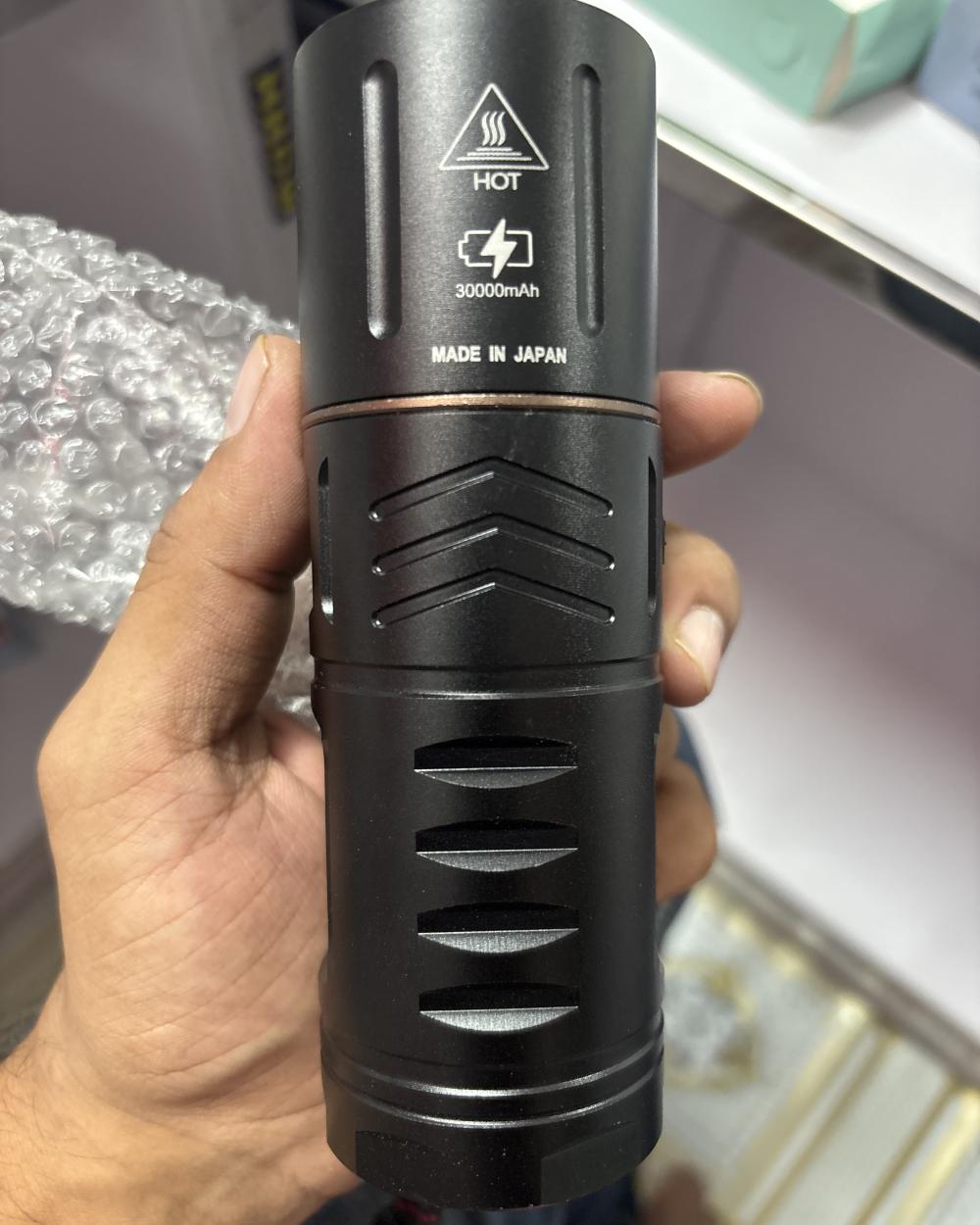 Zoom Light Torch Japan 30000mAh